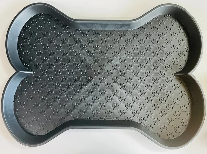 Pet bowl mat non slip base 23×16.5 black