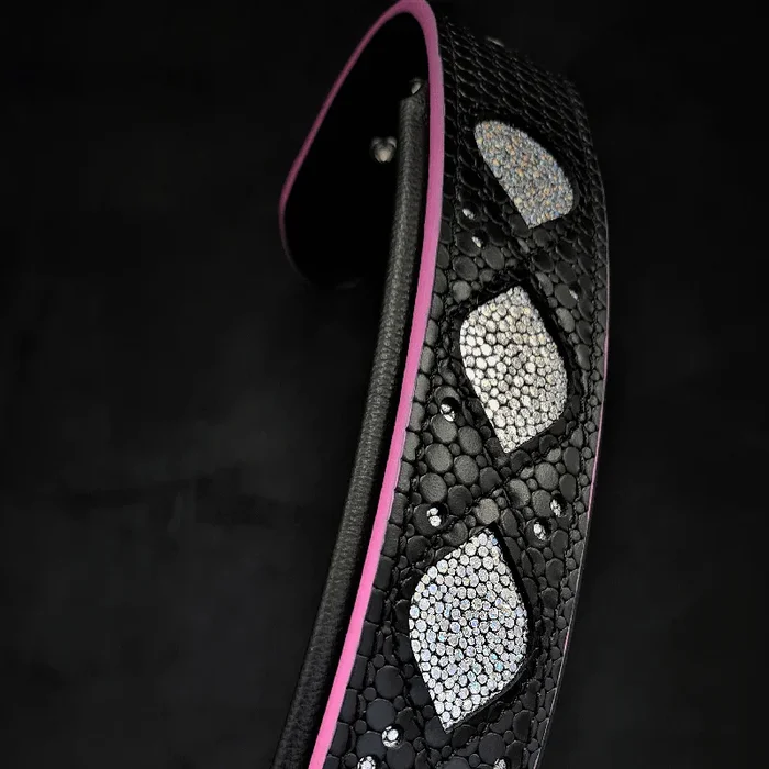 The “Ariel” collar